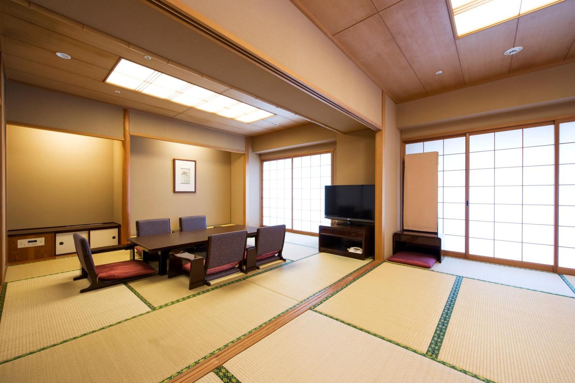 호텔 오쿠라 Jr 하우스 텐 보스 사세보 외부 사진 A tatami room at a hotel in Japan